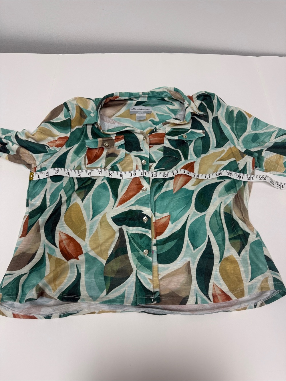 Alfred Dunner Green Leaf Print Button-Front Women’s Top and Capri Pant Set - Picture 5 of 7